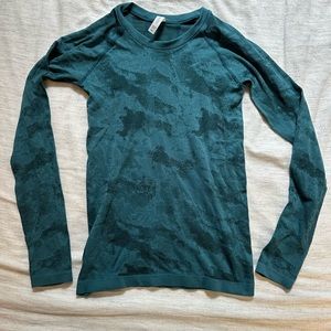 Long sleeve Athleta Momentum top!